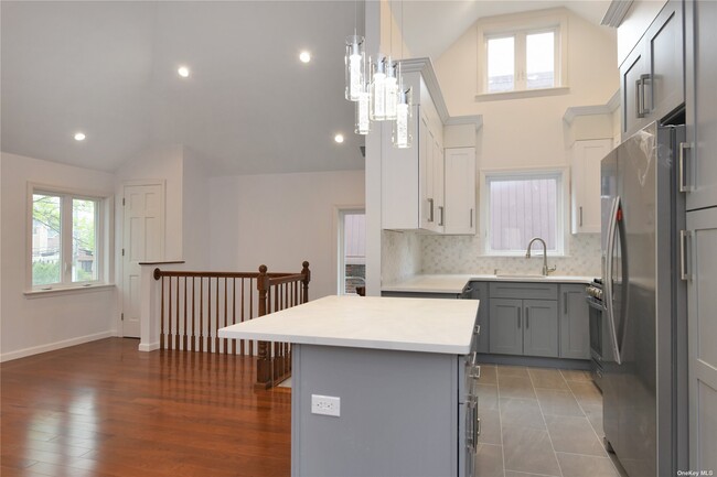 Foto del edificio - 46-17 Little Neck Pkwy