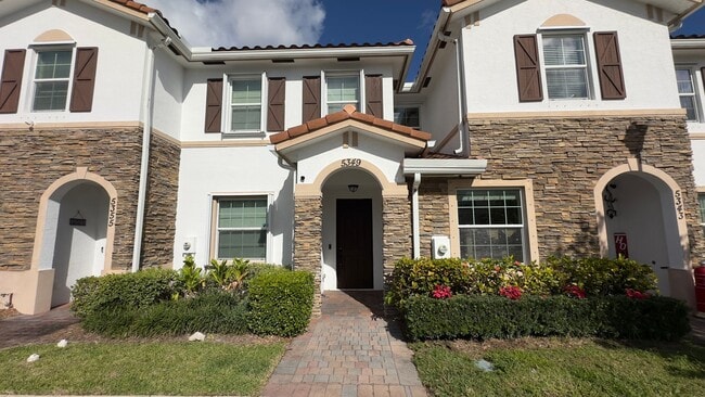 Charming 2-Bed Townhouse with on Ashley River Road! - Charming 2-Bed Townhouse with on Ashley River Road!