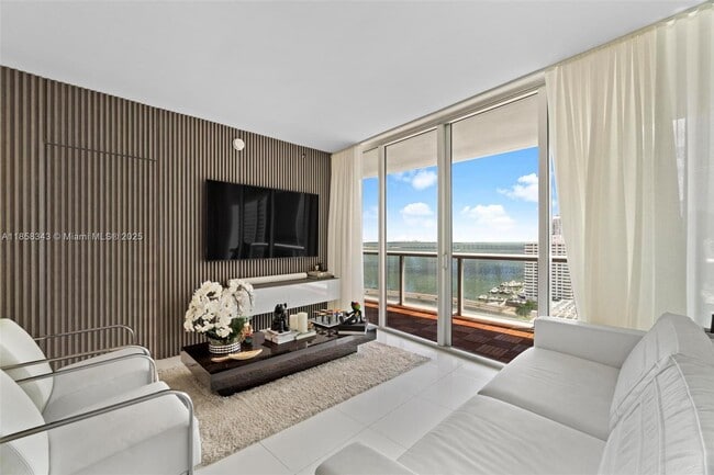 Building Photo - 495 Brickell Ave