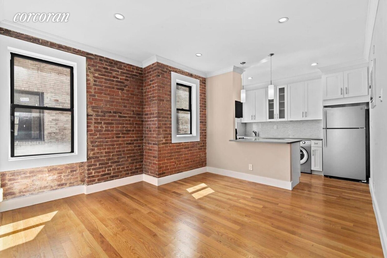 Primary Photo - 21-28-28 35th St