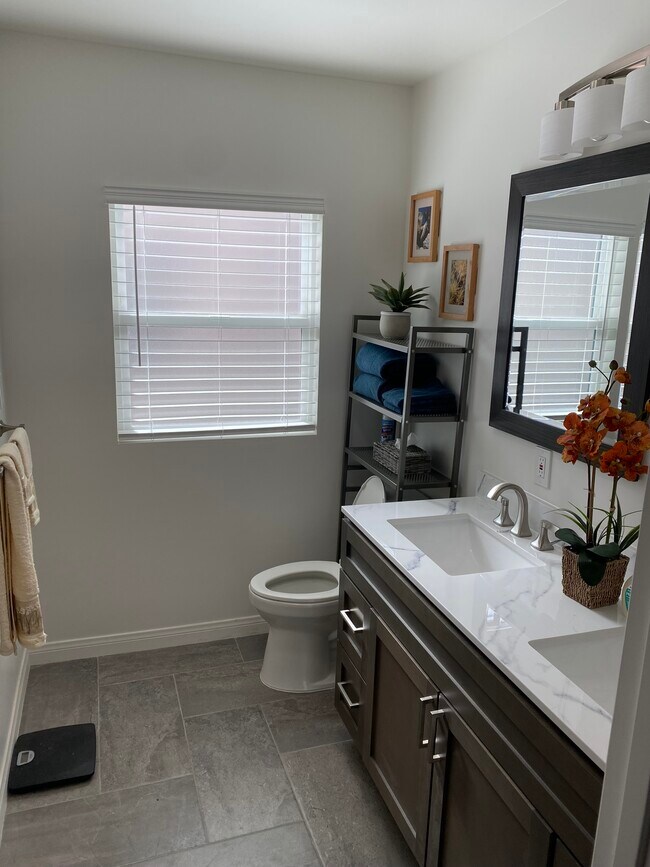 Foto del edificio - 20930 Dalton Ave