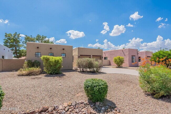 Building Photo - 1545 E Kings Ct