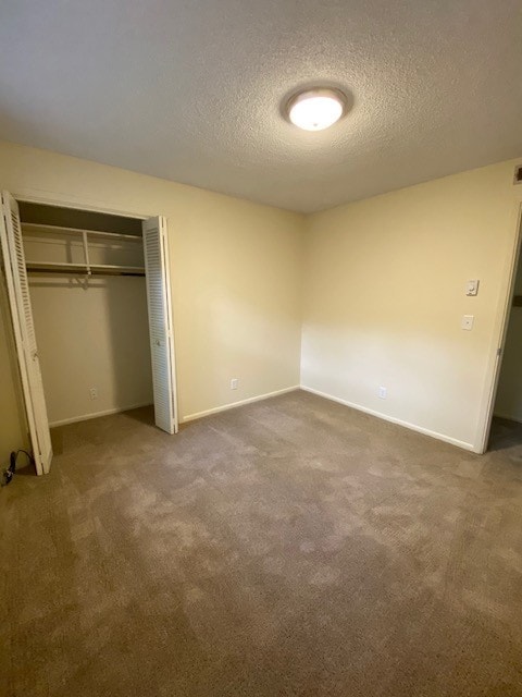 Building Photo - Spacious 2 Bed 1.5 Bath Available Now!