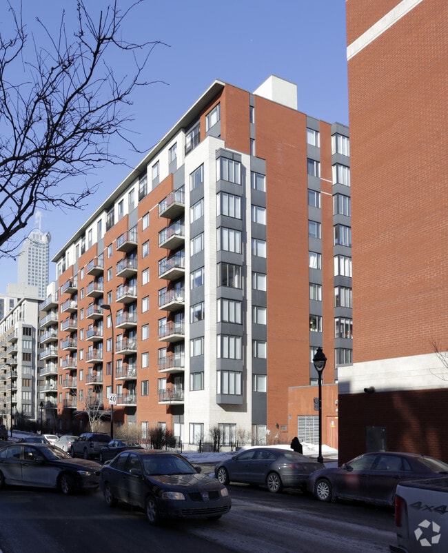 Building Photo - Jardins Windsor