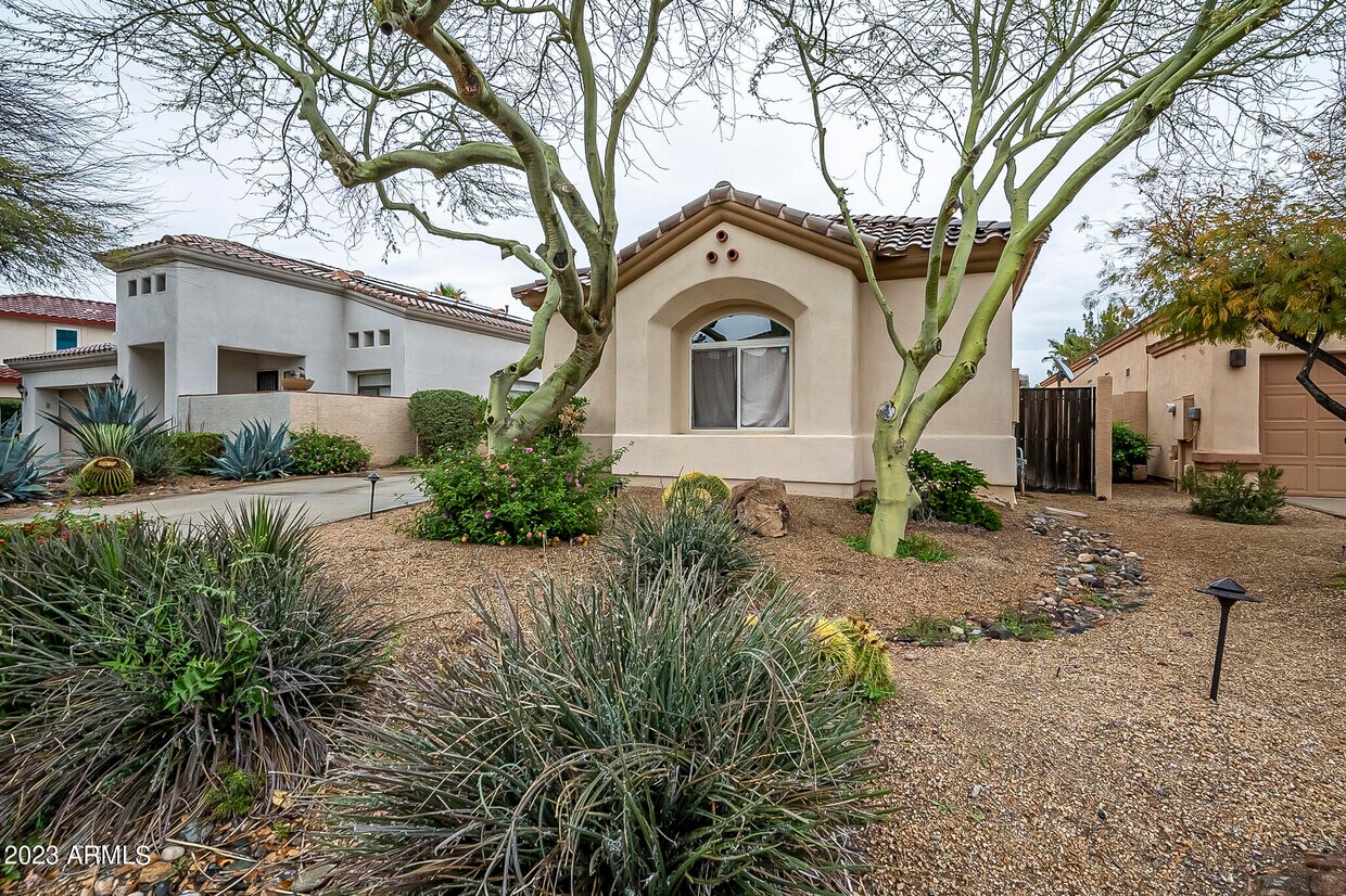 Primary Photo - 4605 N Clear Creek Dr