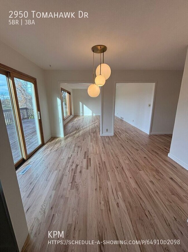 Building Photo - 2950 Tomahawk Dr