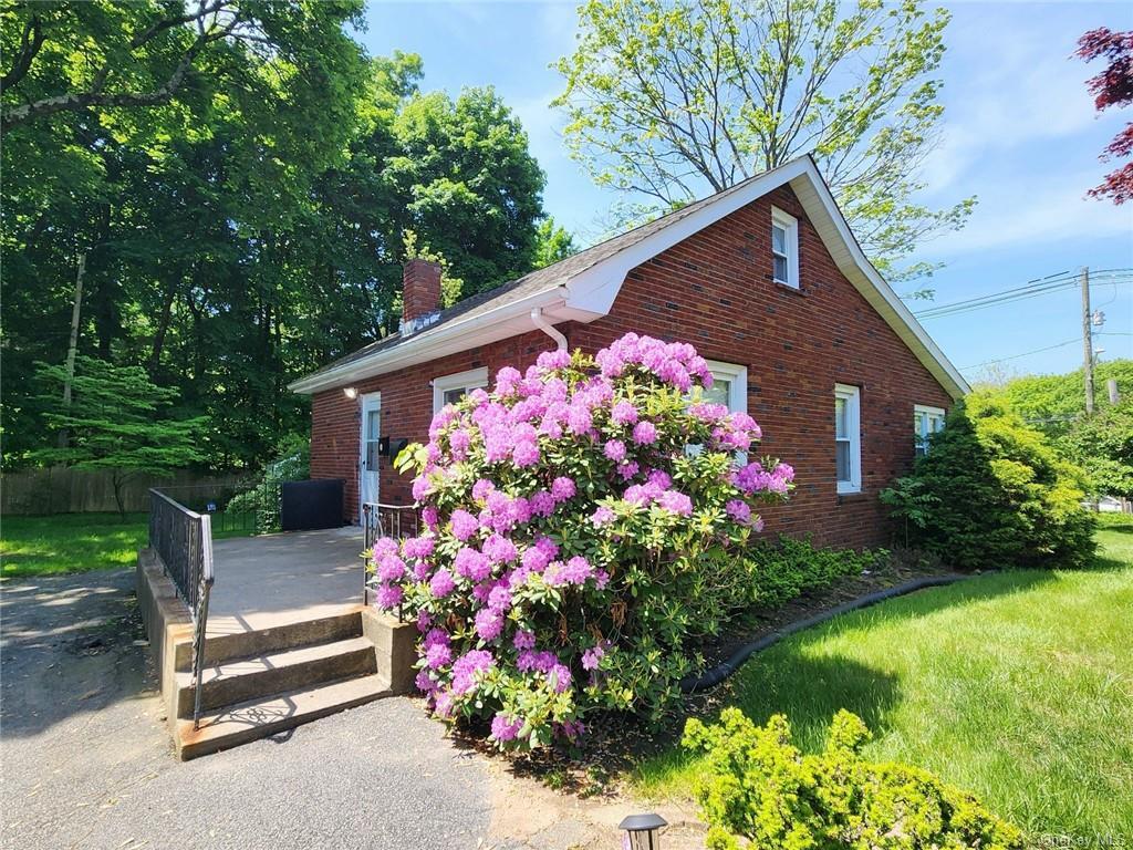Primary Photo - 148 N Pascack Rd