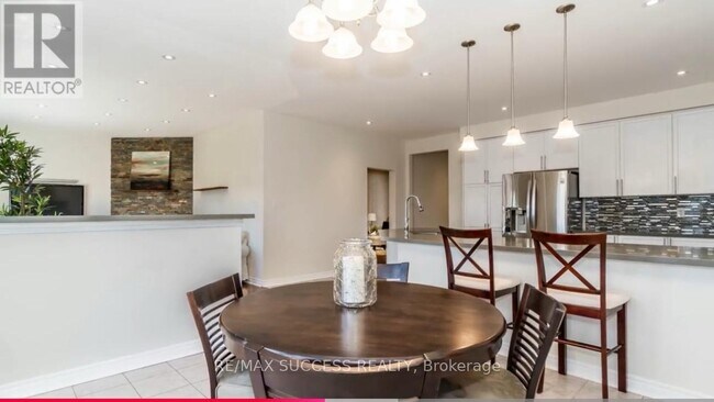 Building Photo - 5847 Summerside Dr