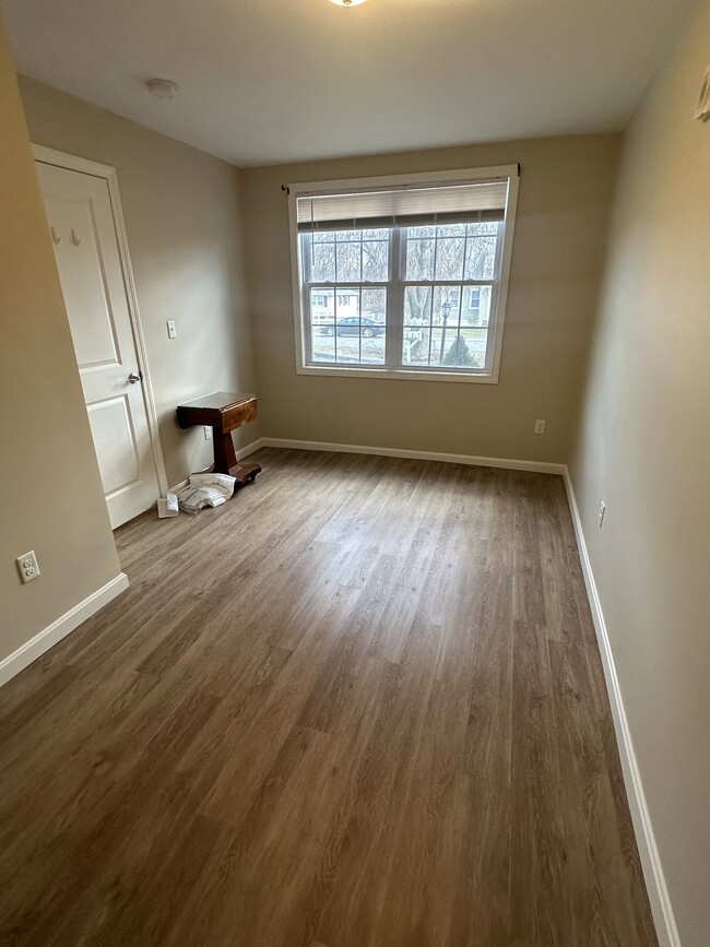 Foto del edificio - 54 Longmeadow Rd