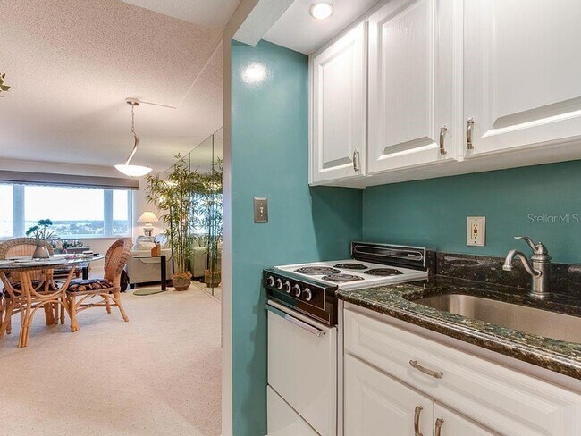 Building Photo - 4725 Cove Cir