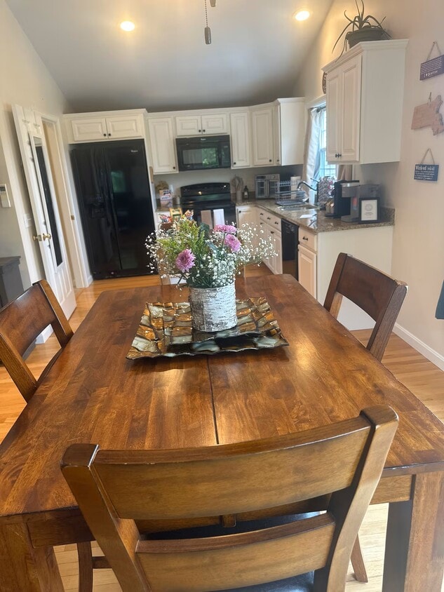 Foto principal - 92 Howland Rd