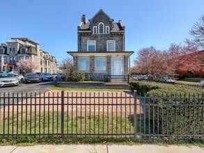 Building Photo - 1701 N Front St