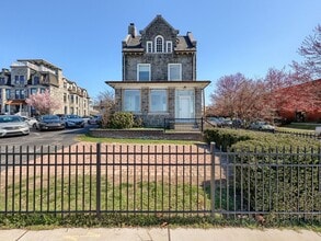 Building Photo - 1701 N Front St