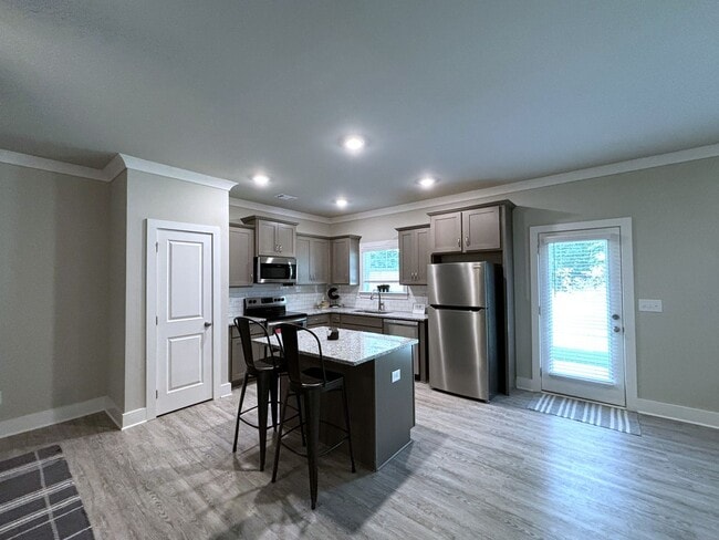 Building Photo - Discover your next home in the heart of Cornelia!