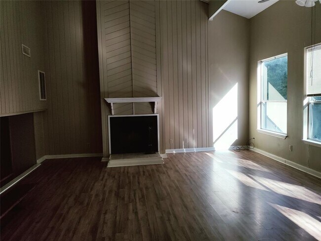 Foto del edificio - 17 Lakeway St