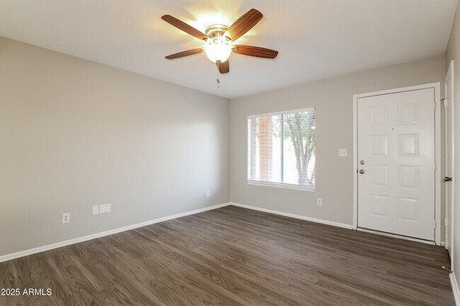 Foto del edificio - 16446 N 62nd Ave