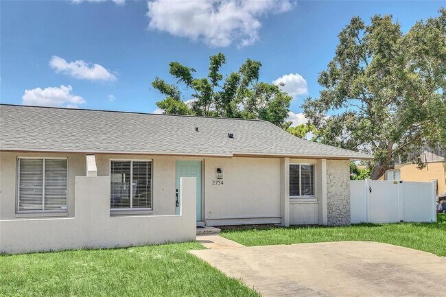 Foto del edificio - 2734 Coral Reef Dr