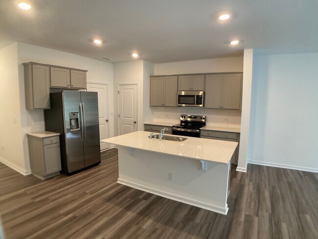 Foto del edificio - Brand New Townhome in Lawson Townes, Haw River, NC