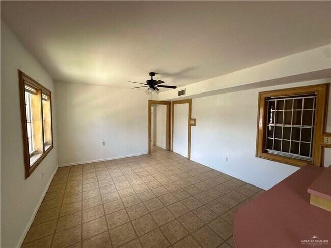 Building Photo - 6 Cisne St