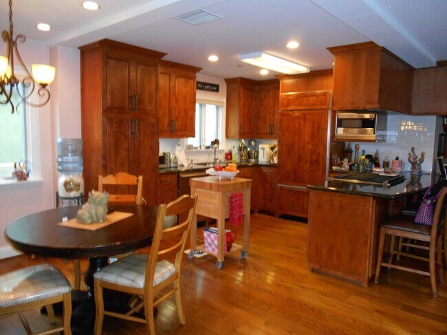 Building Photo - 8647 Higuera St