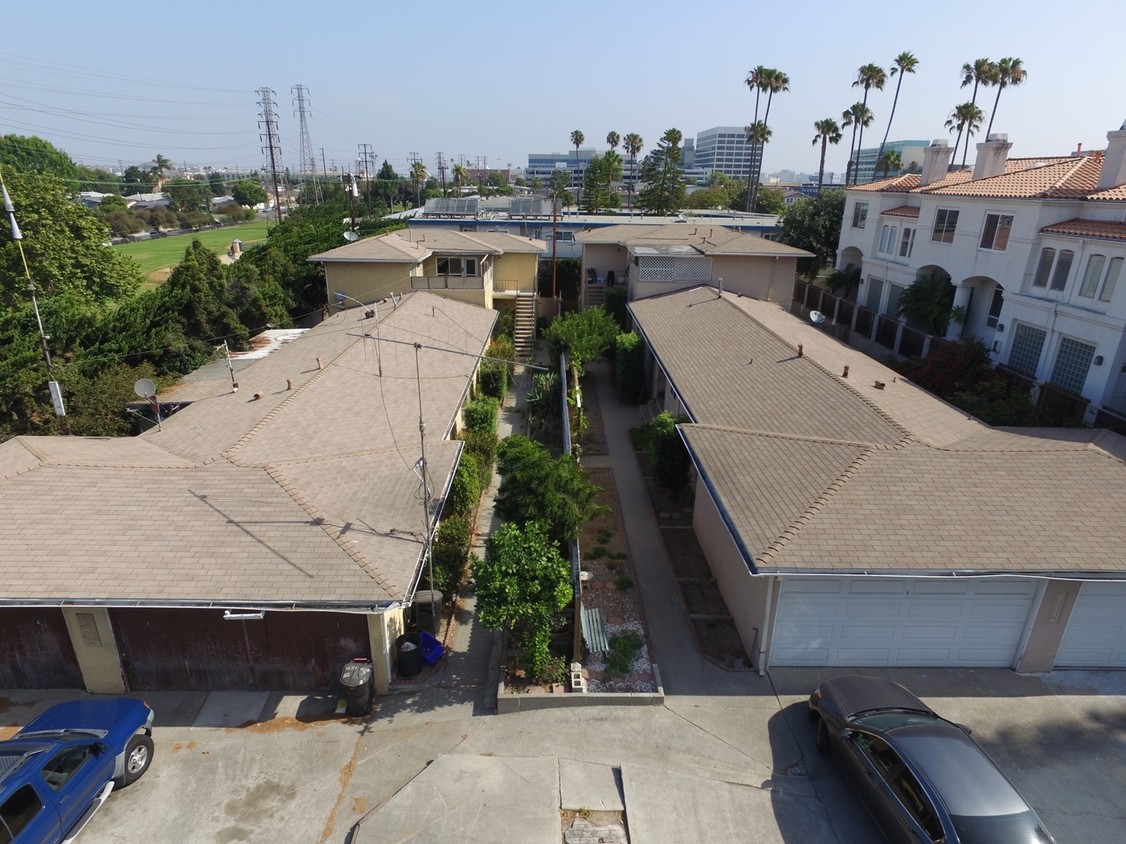 Primary Photo - 1627 E Palm Ave
