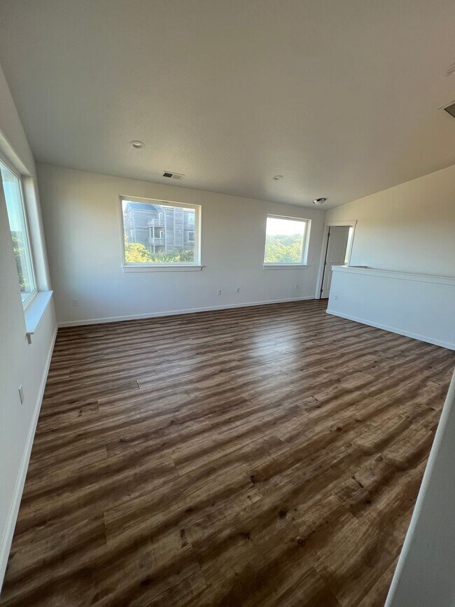 Foto del edificio - Beautiful 3 bedroom, 2 1/2 bath House with Ocean View!