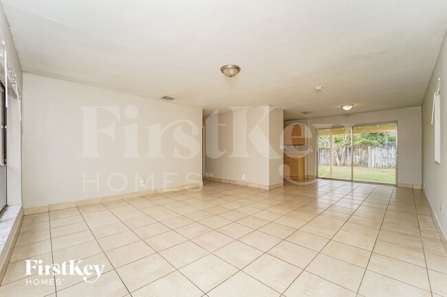 Foto del edificio - 1941 SW 38th Ave