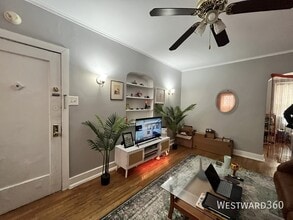 Building Photo - 1626 W Sherwin Ave