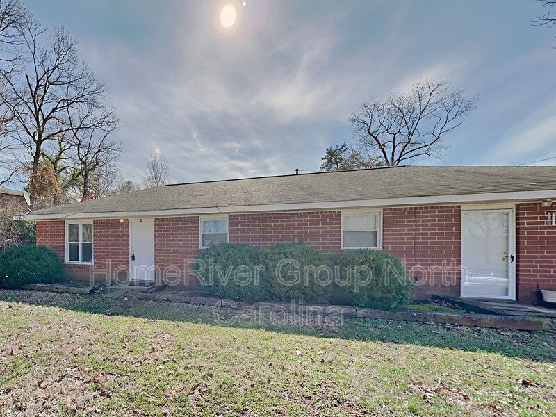 Primary Photo - 407 Summit St