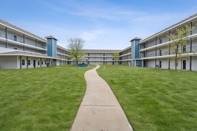 Foto del edificio - Creek Crossing Seniors