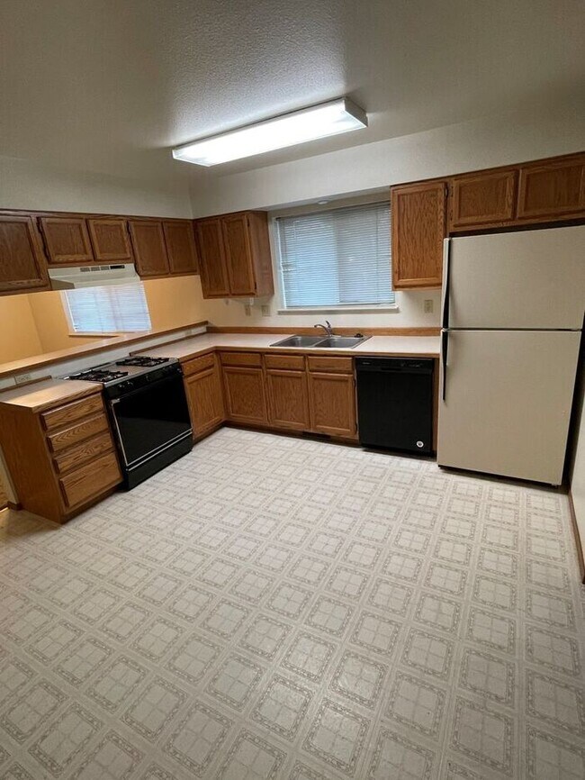 Foto del edificio - 2 Bedroom 1.5 Bathroom Fallon Townhome