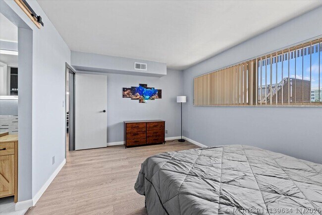 Building Photo - 300 Waterway Dr S