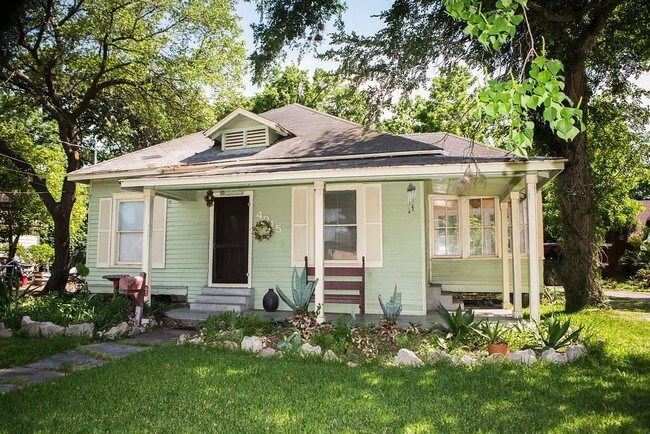 Building Photo - 4915 Park Dr