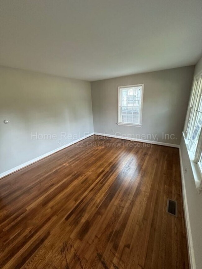 Building Photo - 1437 Bretton St