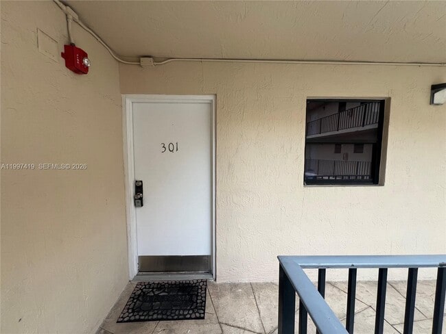 Building Photo - 7125 Bay Dr
