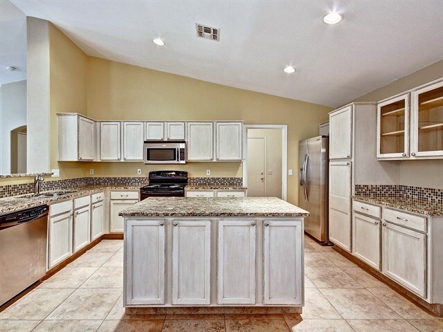 Building Photo - 15866 W Tara Ln