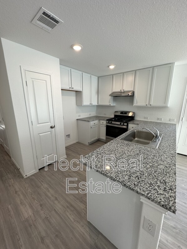 Building Photo - 10543 McClintock Dr