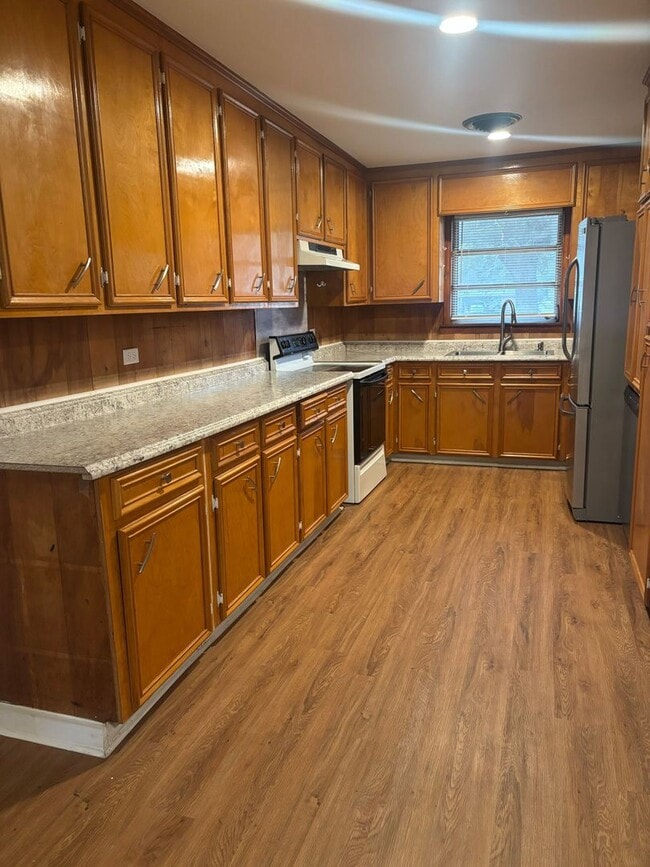 Building Photo - Great 4 bed 2 bath home located in Canton