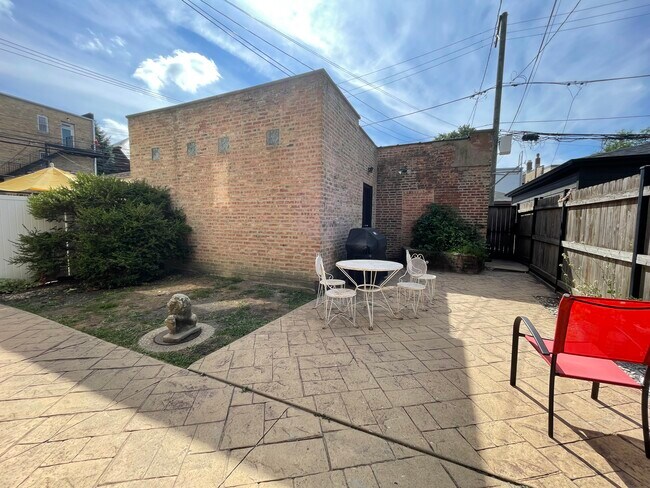 Building Photo - 2618 N Mozart St