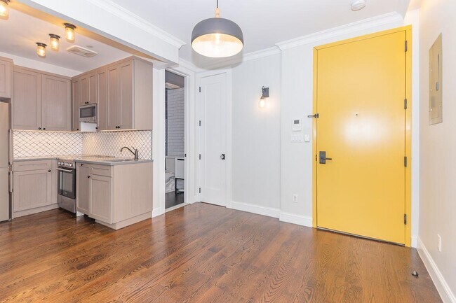 Foto del edificio - 60-80-80 Myrtle Ave