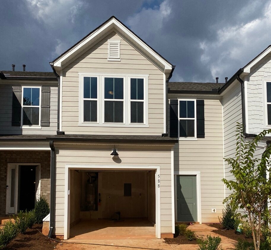 Primary Photo - 588 Glen Clova Dr