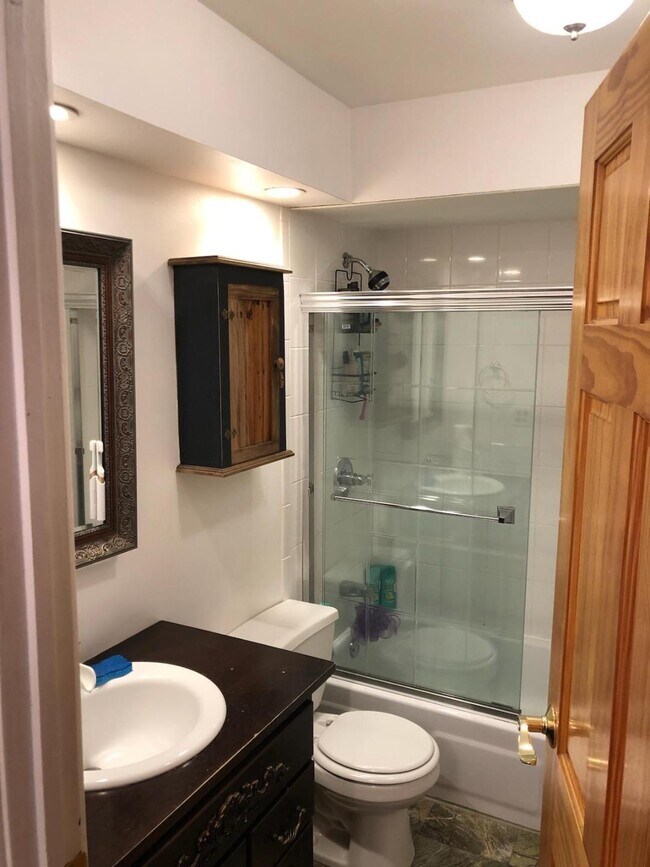 BATHROOM - 832 W Oakdale Ave