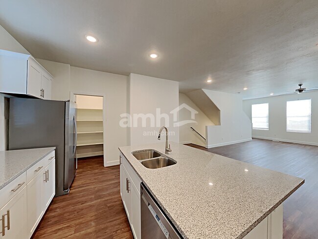 Building Photo - 6084 W South Jordan Parkway