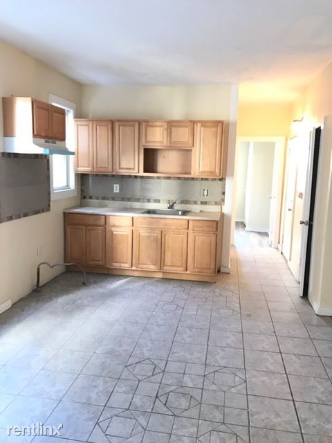Building Photo - 2 br, 1 bath  - 365 Howard Ave Apt 1L