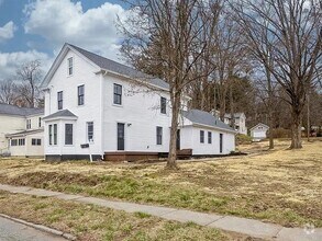 Building Photo - 1041 Pine St