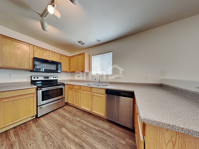 Building Photo - 6727 W Desert Ln