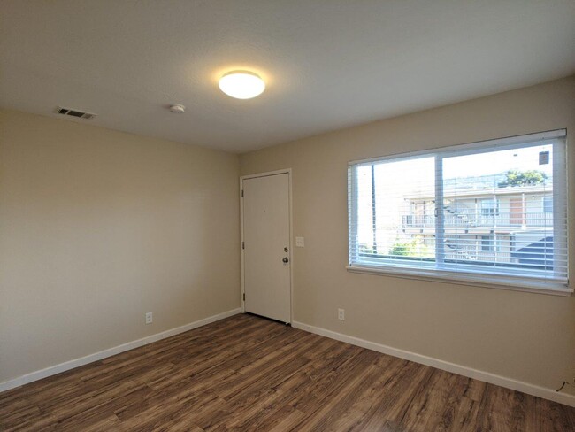 Building Photo - 2121 Blake St