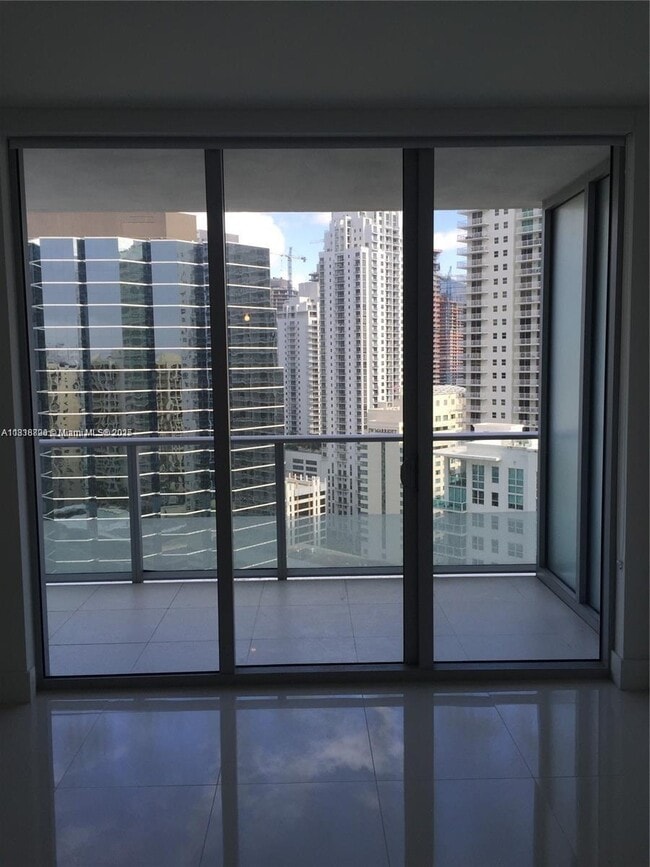 Foto del edificio - 1300 Brickell Bay Dr