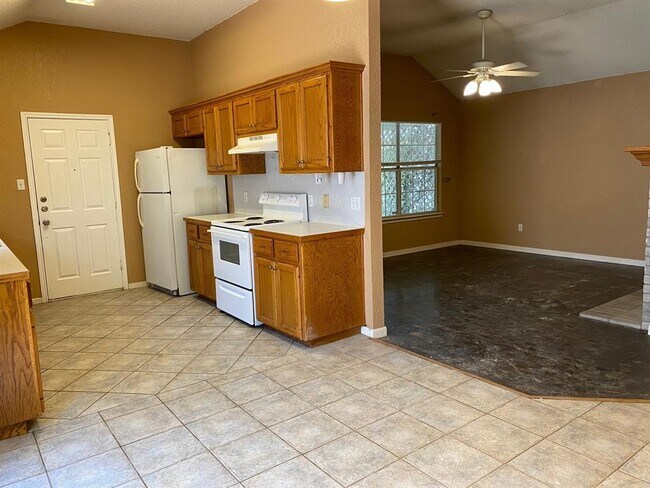 Building Photo - 2153 Redwing Way