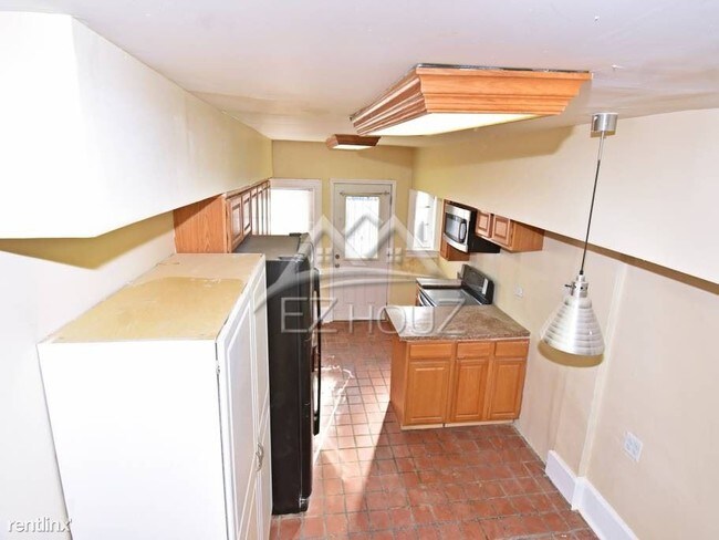 Building Photo - 2221 Poplar Grove St